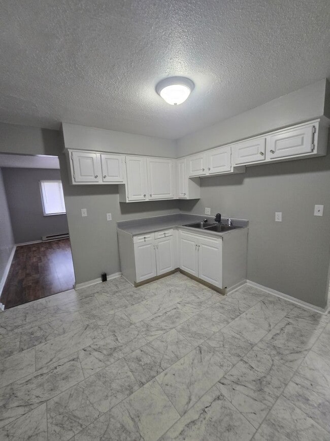Photo - Two Bedroom Duplex located on the Westside off West 10th St and Lynhurst Dr
