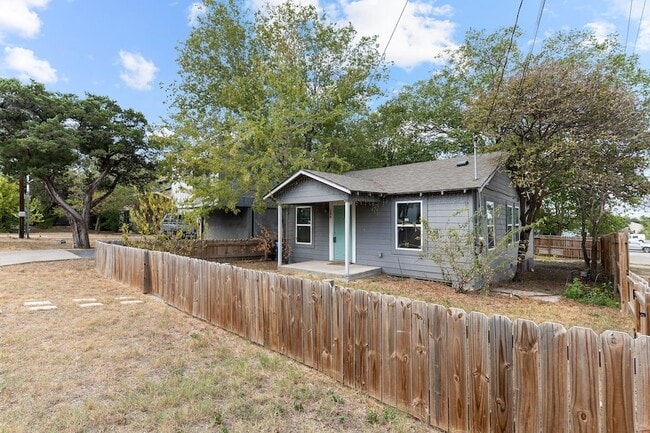 Photo - 204 Lessin Ln