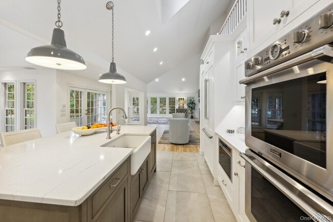 62 Beach Ln