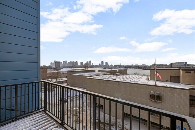 Photo - 301 Border St Unit 611