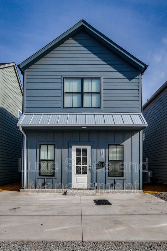 Photo - 610 W 2nd St