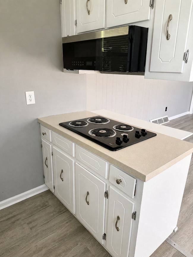 Photo - 152 Leonard Dr