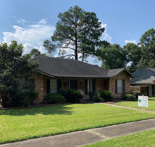 Building Photo - Great Location Close to LSU