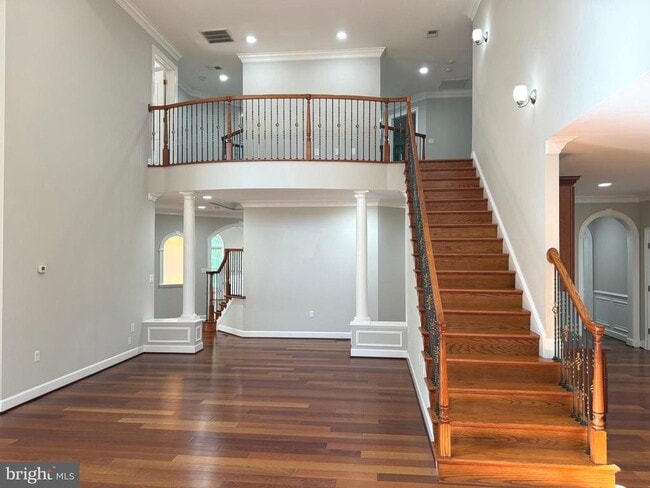 Building Photo - 6529 Fairlawn Dr