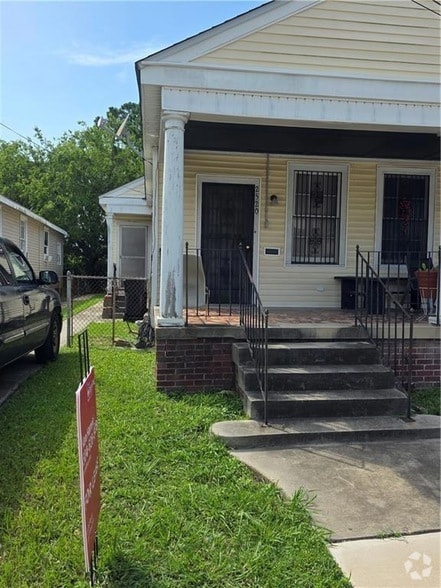 Building Photo - 2520 Leonidas St Rental