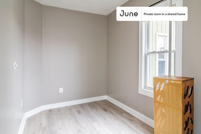 Room in Shared 5 bed/1 bath home in Somerville