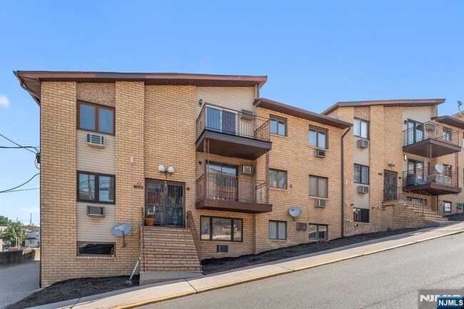 Building Photo - 1616 74th St Unit D6-D6 Rental
