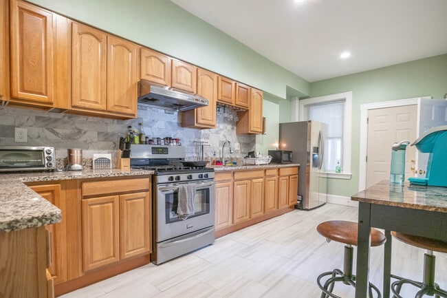 Photo - 872 Huntington Ave