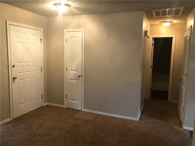 Photo - 211 S Carl St