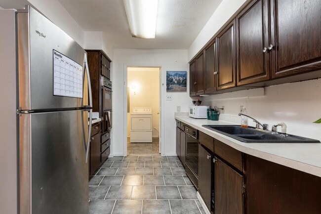 3105 Selfridge Dr