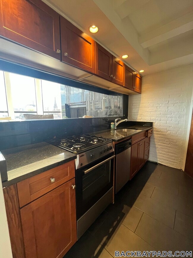113 Beacon St Unit PHR