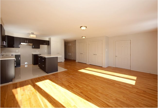 Photo - 279 Glynn Av Unit #1