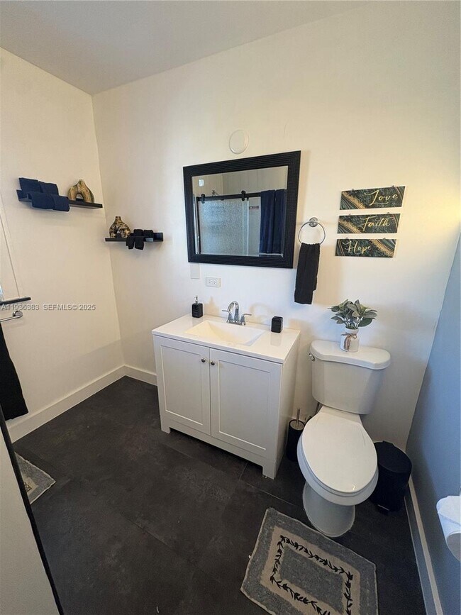 Photo - 1901 SW 9th St Unit 2