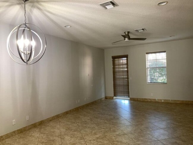 Photo - 147 Mulligan Pl