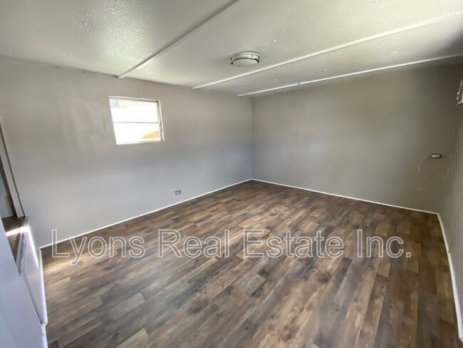 Photo - 4900 Tice St Unidad #5