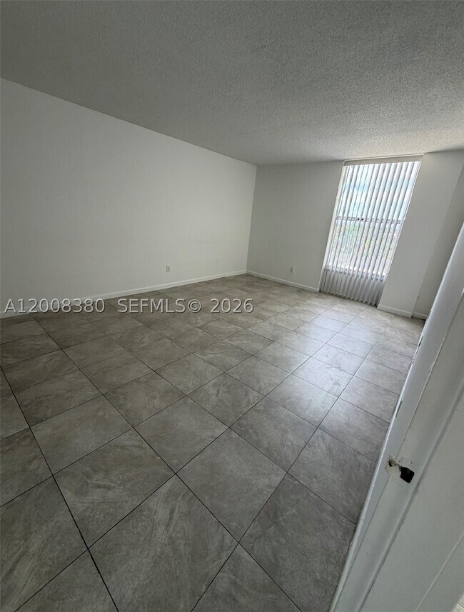 Photo - 2000 NE 135th St Unit 508