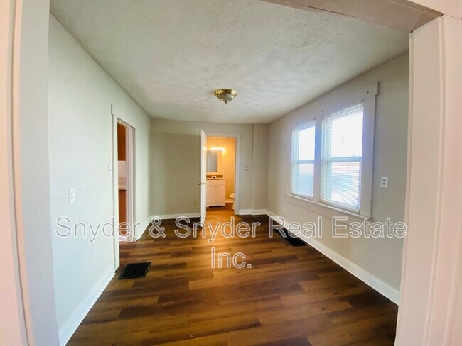 Photo - 748 Merton Ave