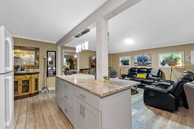 Building Photo - 170 Kingston Ave