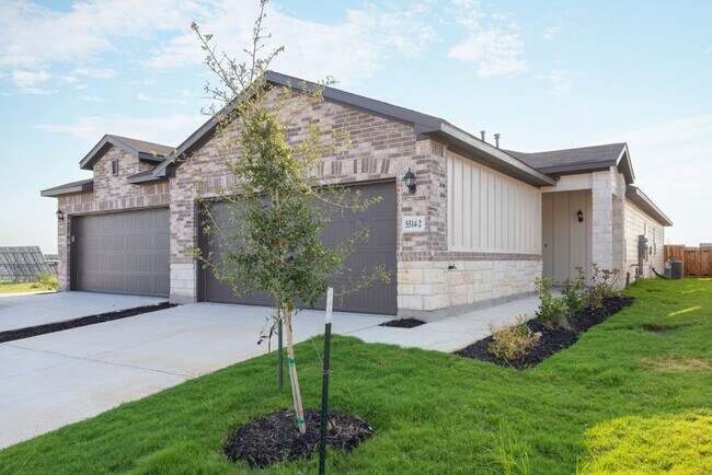 Building Photo - GORGEOUS 3 BEDROOM DUPLEX LOCATED IN CONVE... Rental