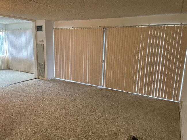 Photo - Clean 1 Bdrm, Central AC, ALL utilities included! Unit 404