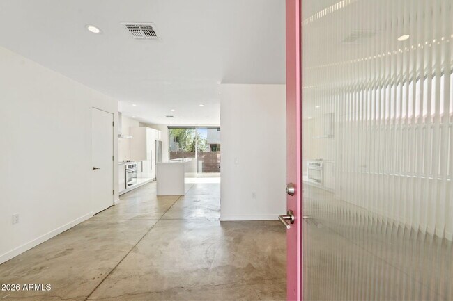 Photo - 1337 E Polk St