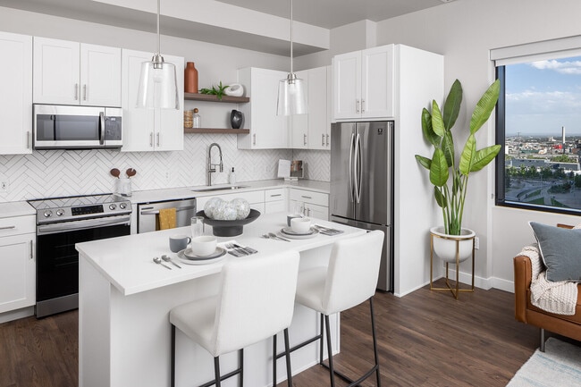 Photo - 1919 Mile High