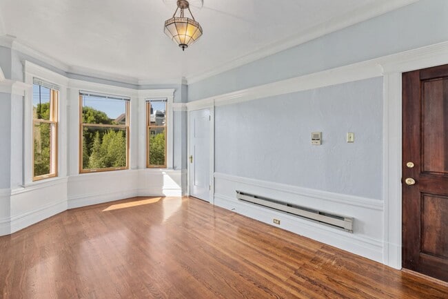 Photo - Lower Haight: Remodeled Top Floor 1 Bed 1 Bath near Duboce Park Unidad 206 Steiner St. #6