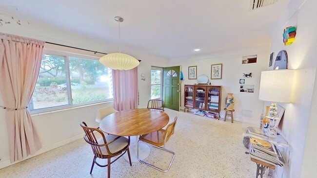 Photo - Lake Pasadena - Charming 2 Bedroom Home with Spacious Yard