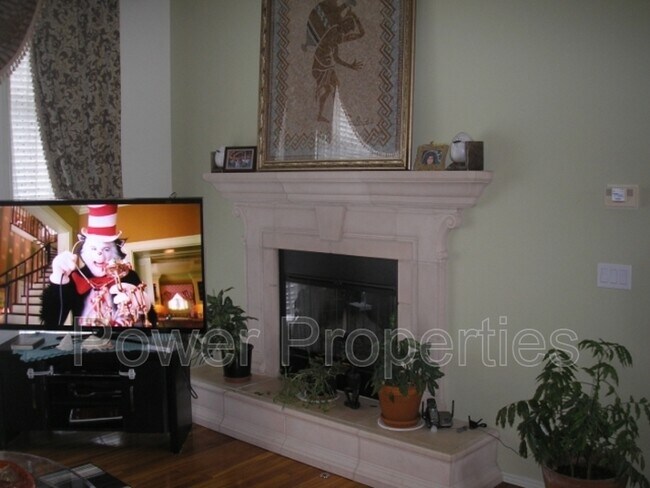 Photo - 138 Discovery Ridge Blvd SW