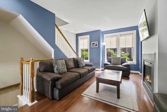 Building Photo - 2509 S Kenmore Ct