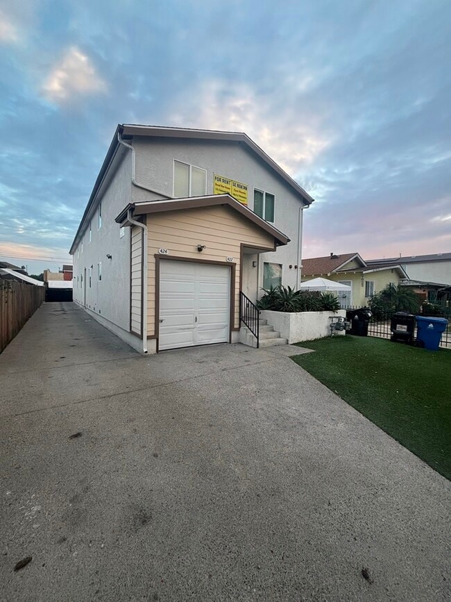 Building Photo - 422 E 101st St