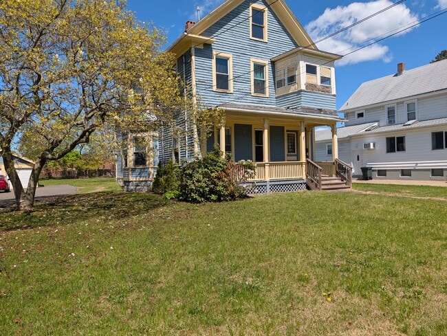 Building Photo - 476 Thompson Ave Unit 1