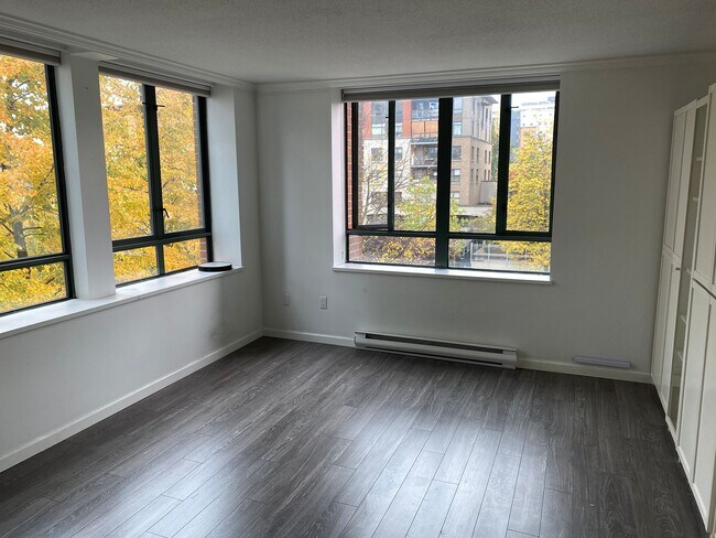 Photo - 1088 Quebec St