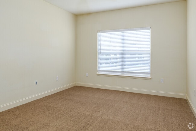 1BR, 1BA - 828SF - Beacon - Bedroom