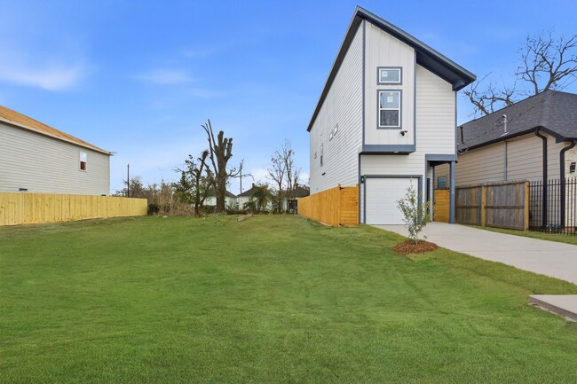 Photo - 3320 Francis St