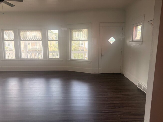 10306 Adams Ave Unidad UP Unit – 10306 Adams Ave