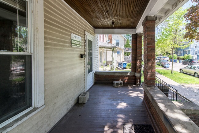 Photo - 812 Sybil St