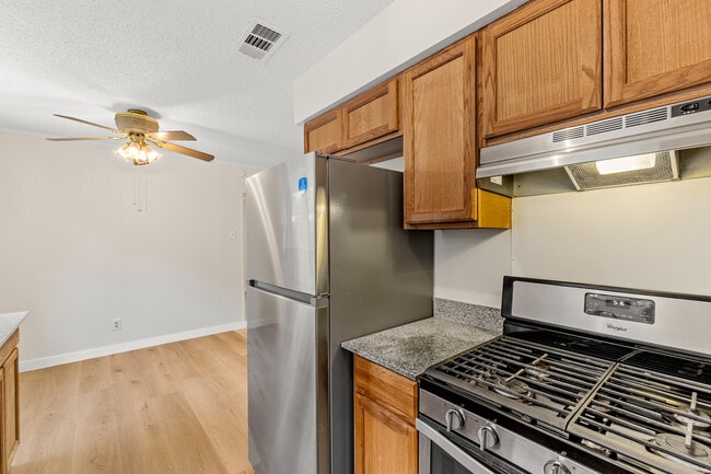 Photo - 929 Meadow Mead Dr
