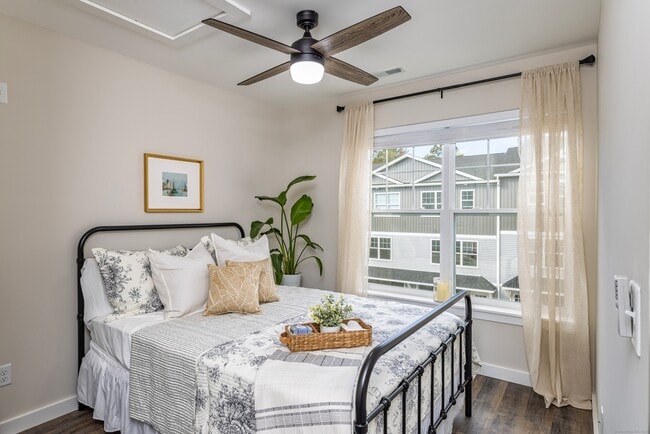 Building Photo - 94 N Bridebrook Rd Unit 104