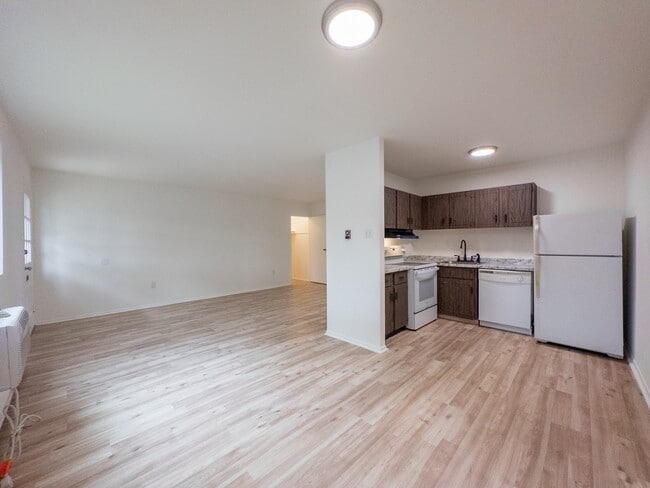 Dining Area - The Cloverleaf