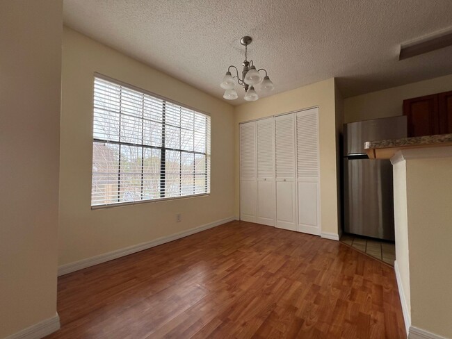 Photo - 1/1 Corner Unit in GATED ~ LAKEFRONT community in Altamonte Springs! Unidad 201