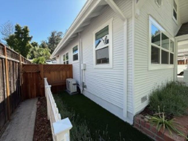 Photo - 111 Loma Alta Ave Unidad C