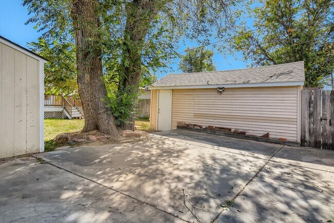 Photo - Spacious 4 Bed | 2 Bath Home Near Sloan’s ...