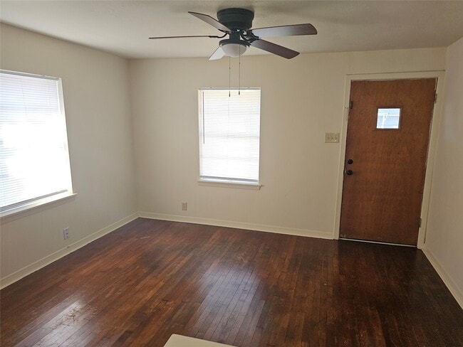Photo - 5322 Pine Ave