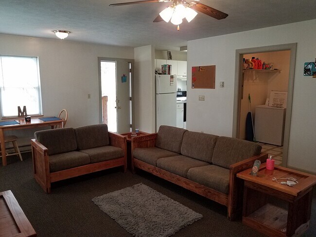 Living room - 717 Grant Ave Unit B