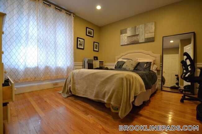 324 St Paul St Unit 6