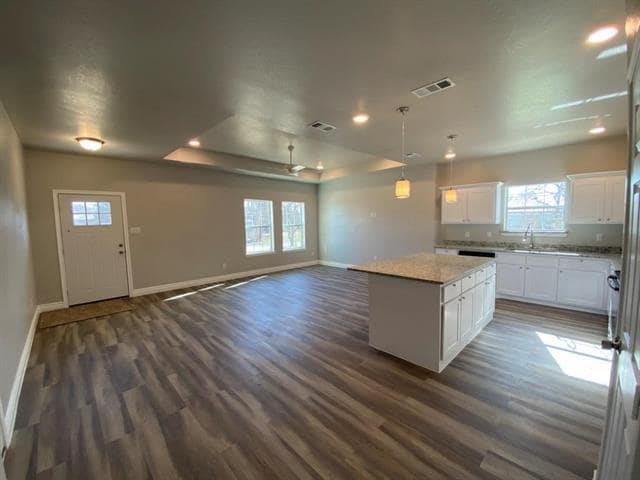 Photo - 3304 Langford St