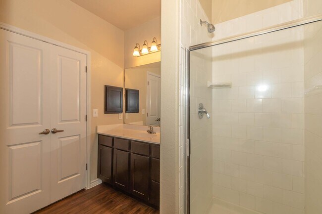 Photo - 1617 Northwest Blvd Unit 112