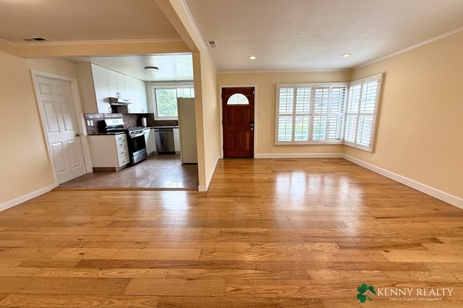 Photo - 136 Rosewood Way