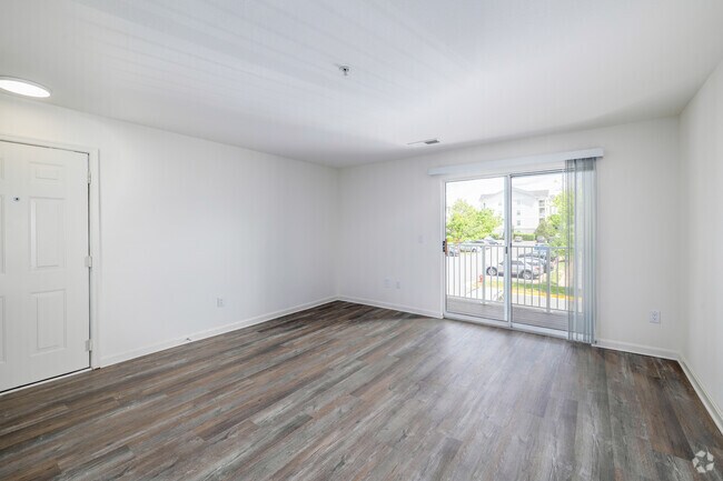 2BR, 1BA - 877SF - Living Room - Market Rate - Coppermine Run